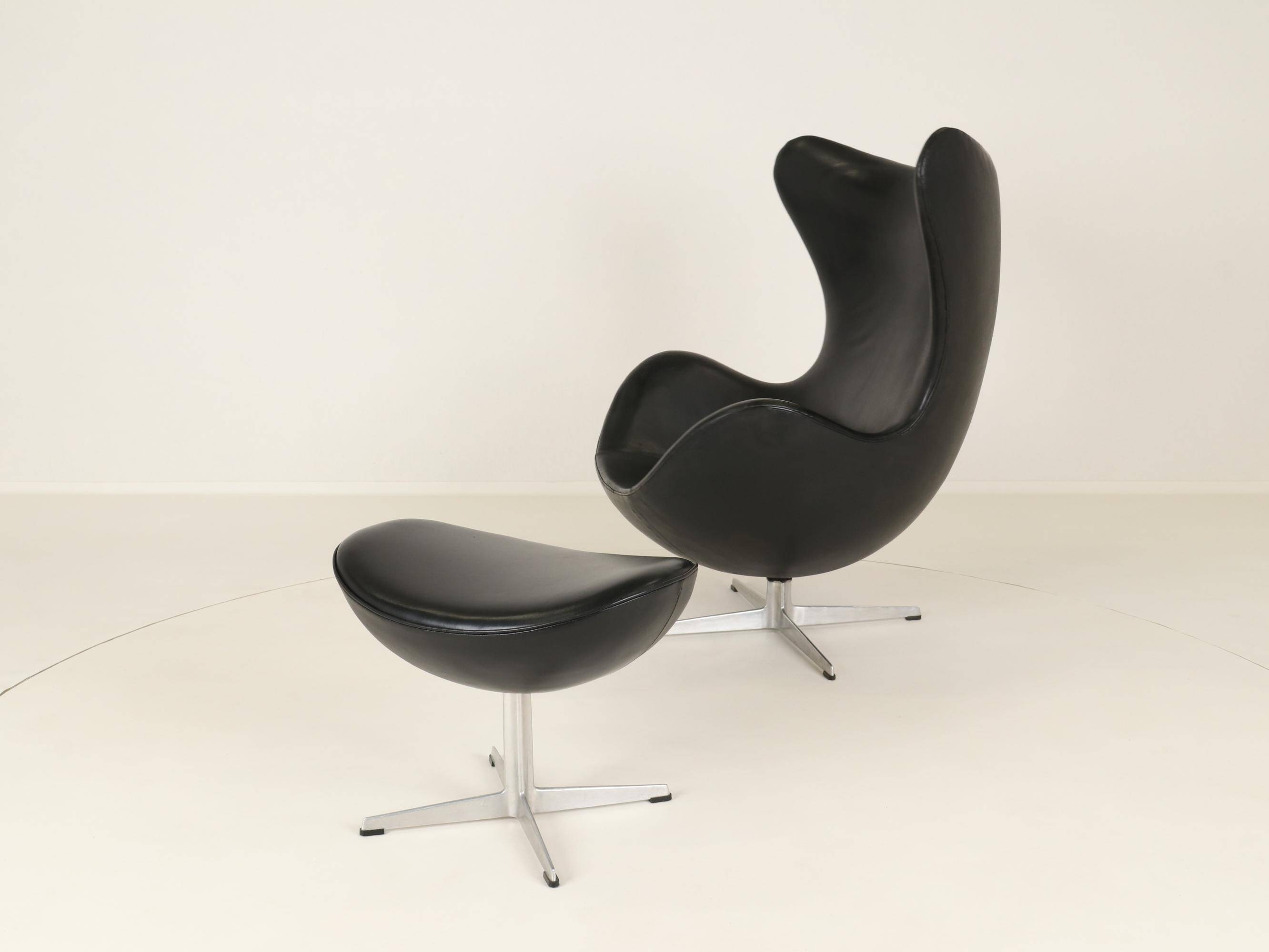 Early Egg Chair and Ottoman by Arne Jacobsen, Denmark, 1960s