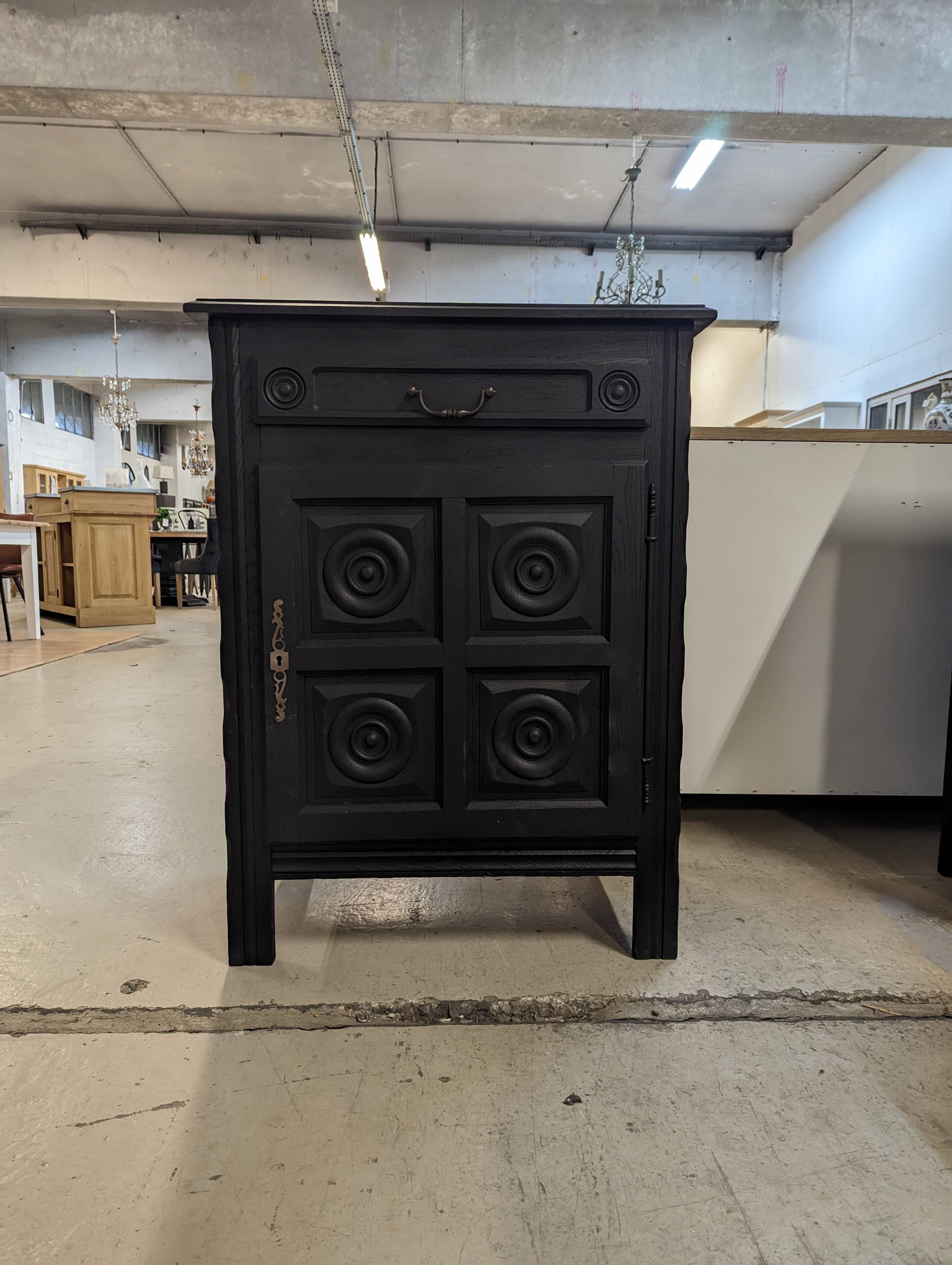 Black neo-Basque jam pot