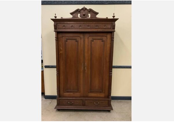 Armoire en bois sculpté, vers 1880