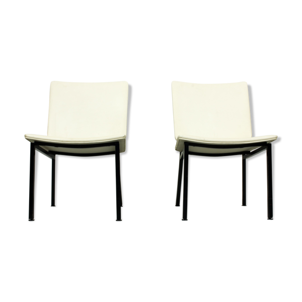 Ensemble de 2 chaises industrielles minimalistes de cadre de tube de métal noir, des années 60