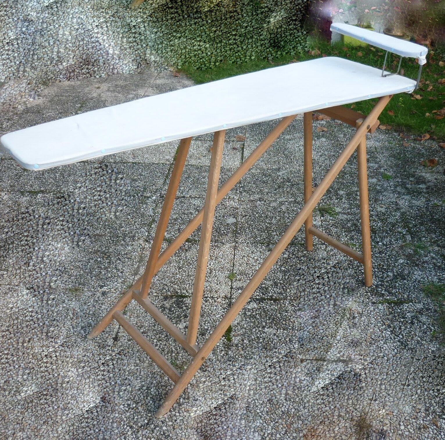 Console pliante en bois, table à repasser avec sa jeannette