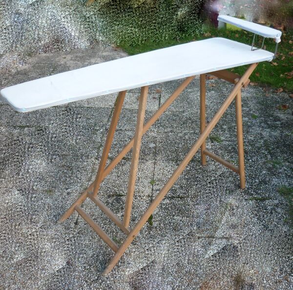 Console pliante en bois, table à repasser avec sa jeannette