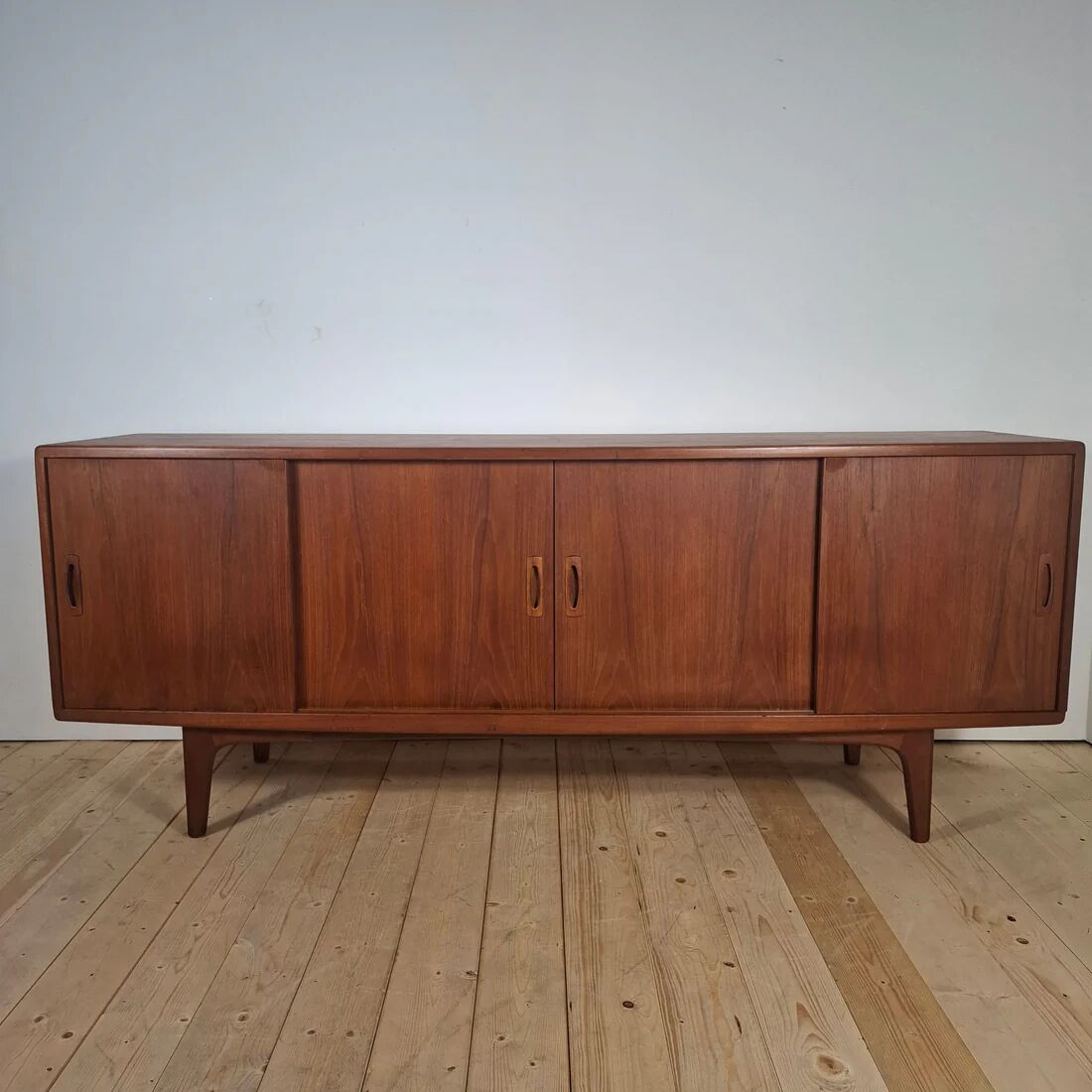 Sideboard H.P. Hansen in teak – Danish mid-century sideboard from the 1960s