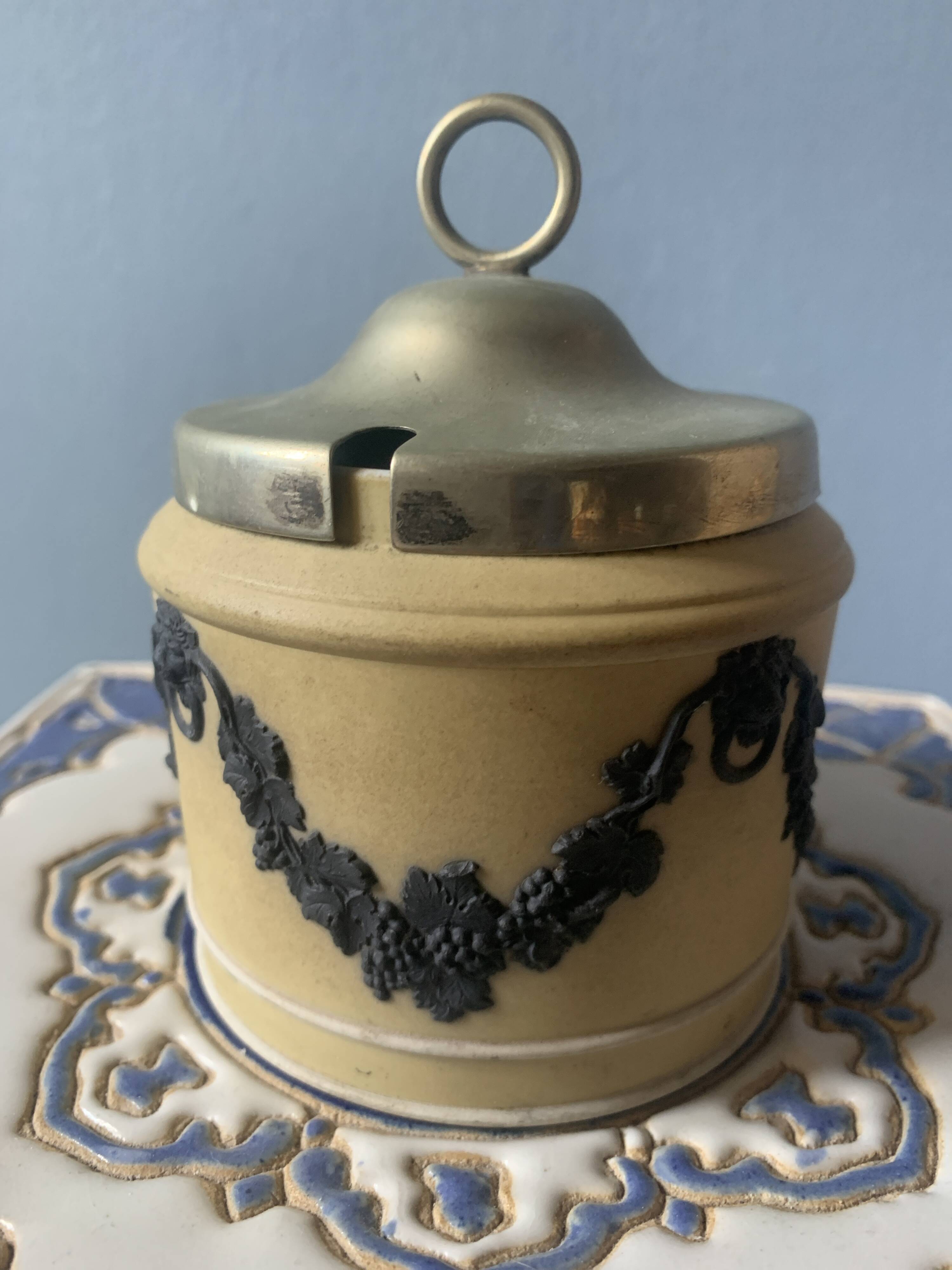 Mustard/jam pot in black jasper Wedgewood on a cane.