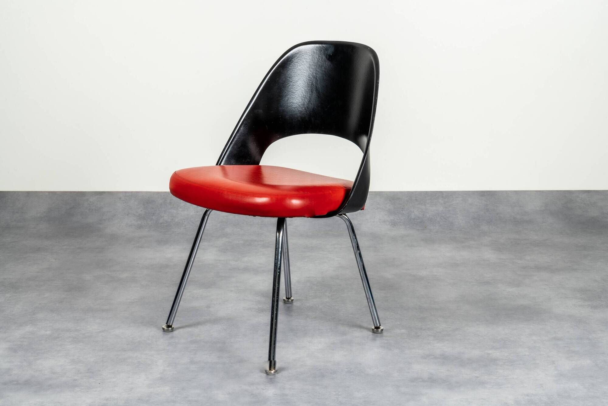 Set of 4 Conference chairs by Eero Saarinen for Knoll.