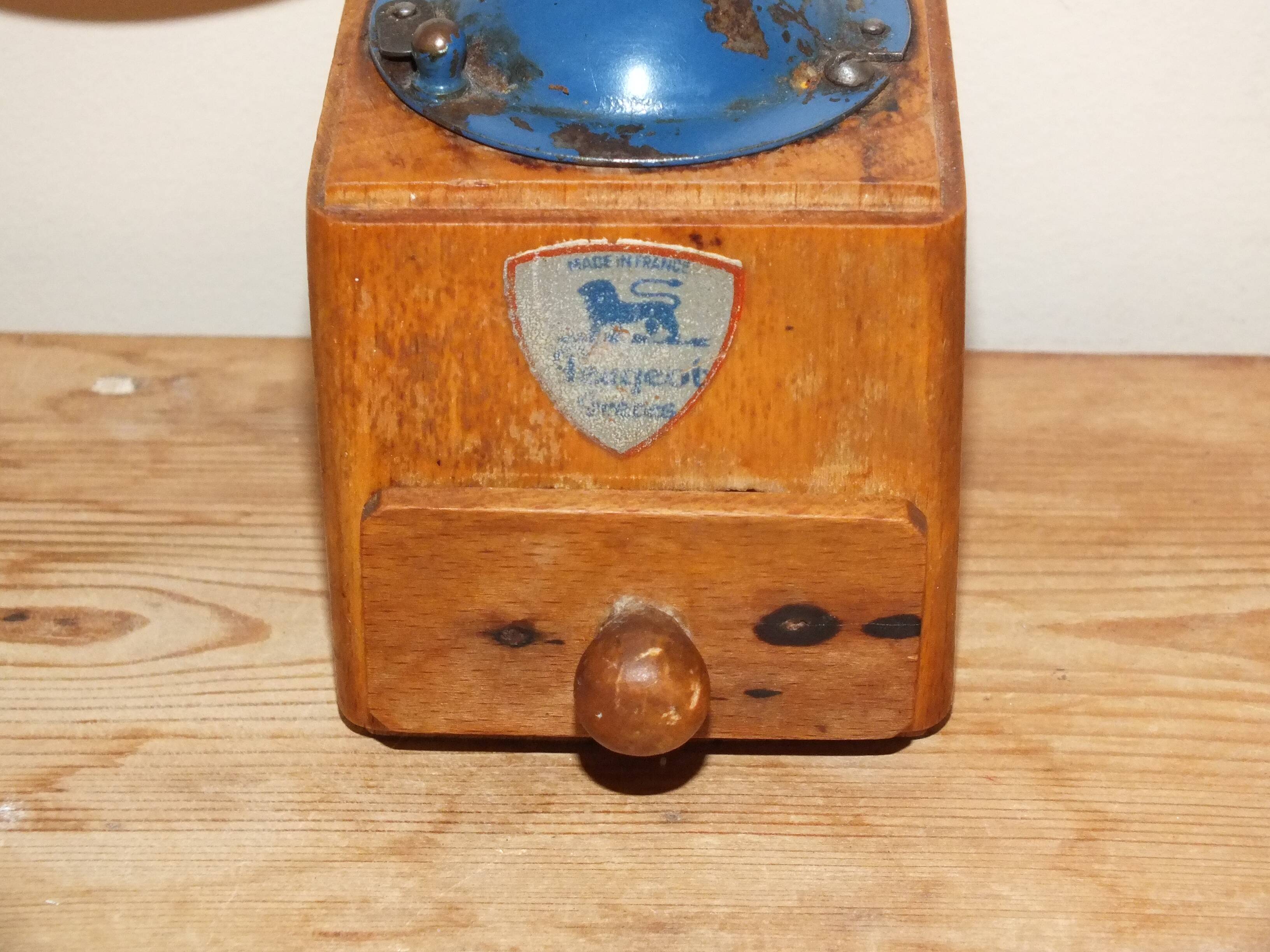 Old Peugeot Frères pepper mill