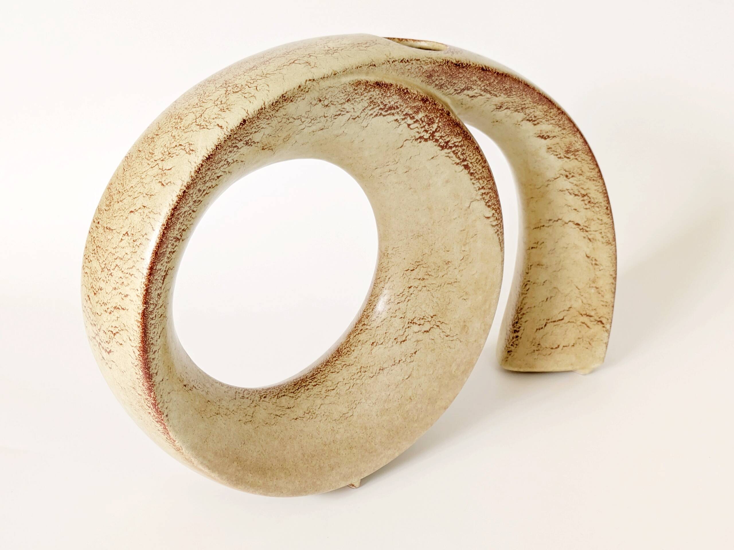 Vase sculptural Bertoncello, céramique italienne tabac, années 60