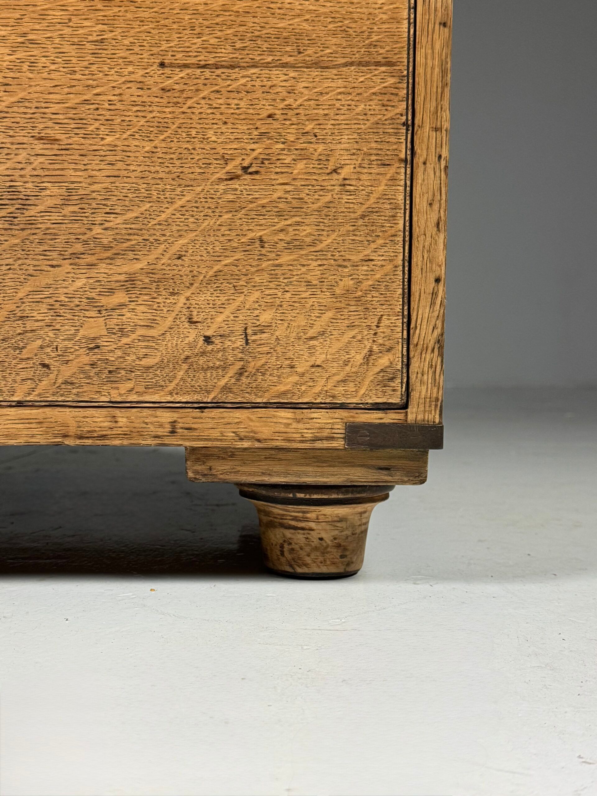 Commode de campagne en chêne du 19ème siècle