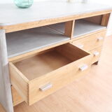 Craft furniture in wood and waxed concrete