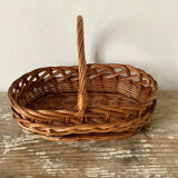 Oval basket with handle