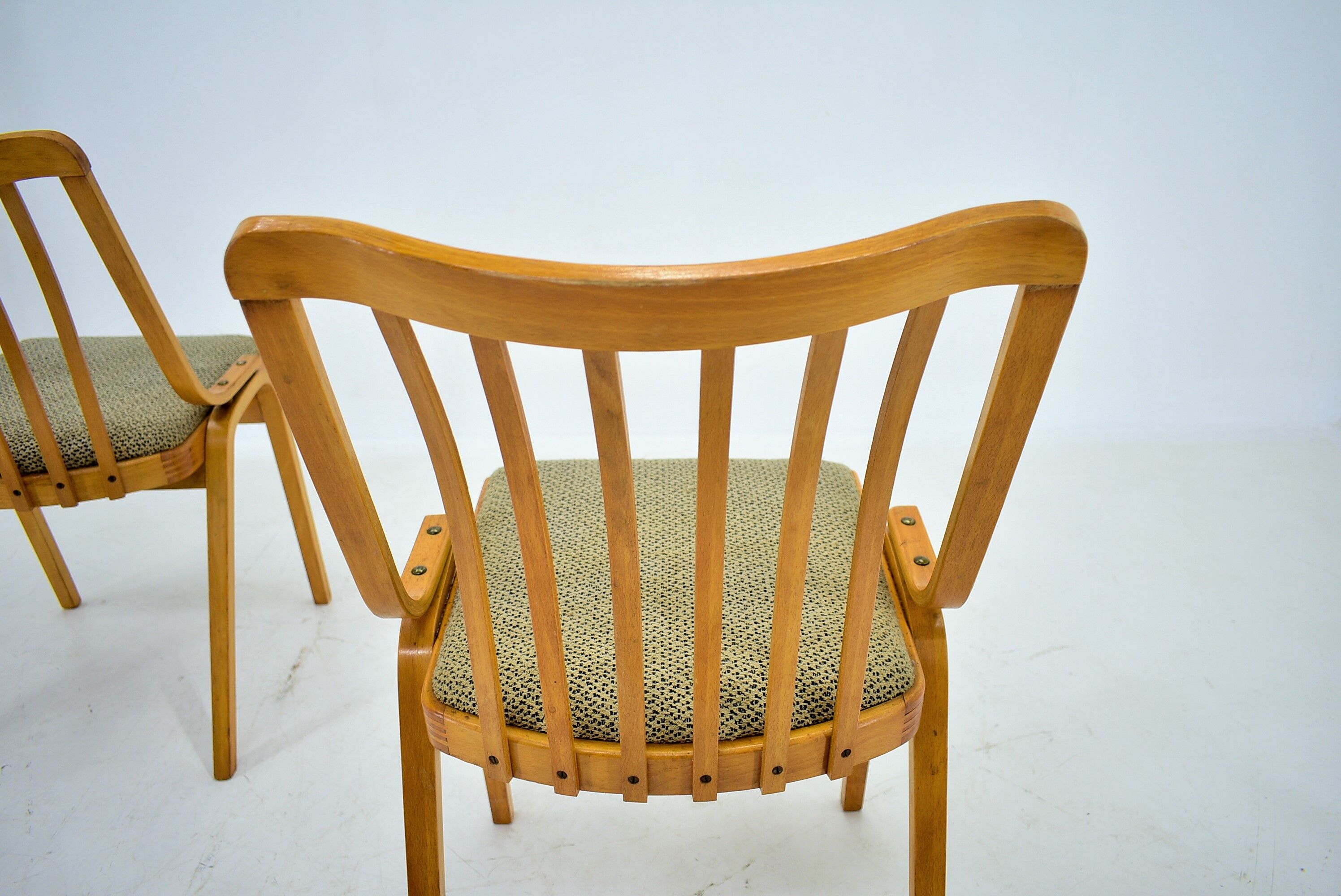 Ensemble de 4 chaises de salle à manger conçu par Antonín Šuman, années 1960