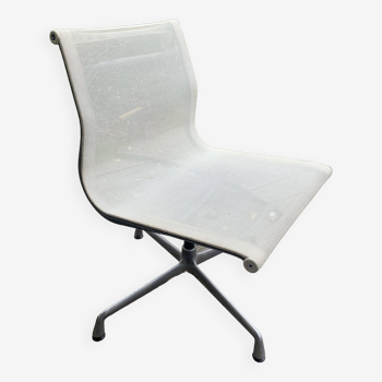 Chaise EA 105 vitra