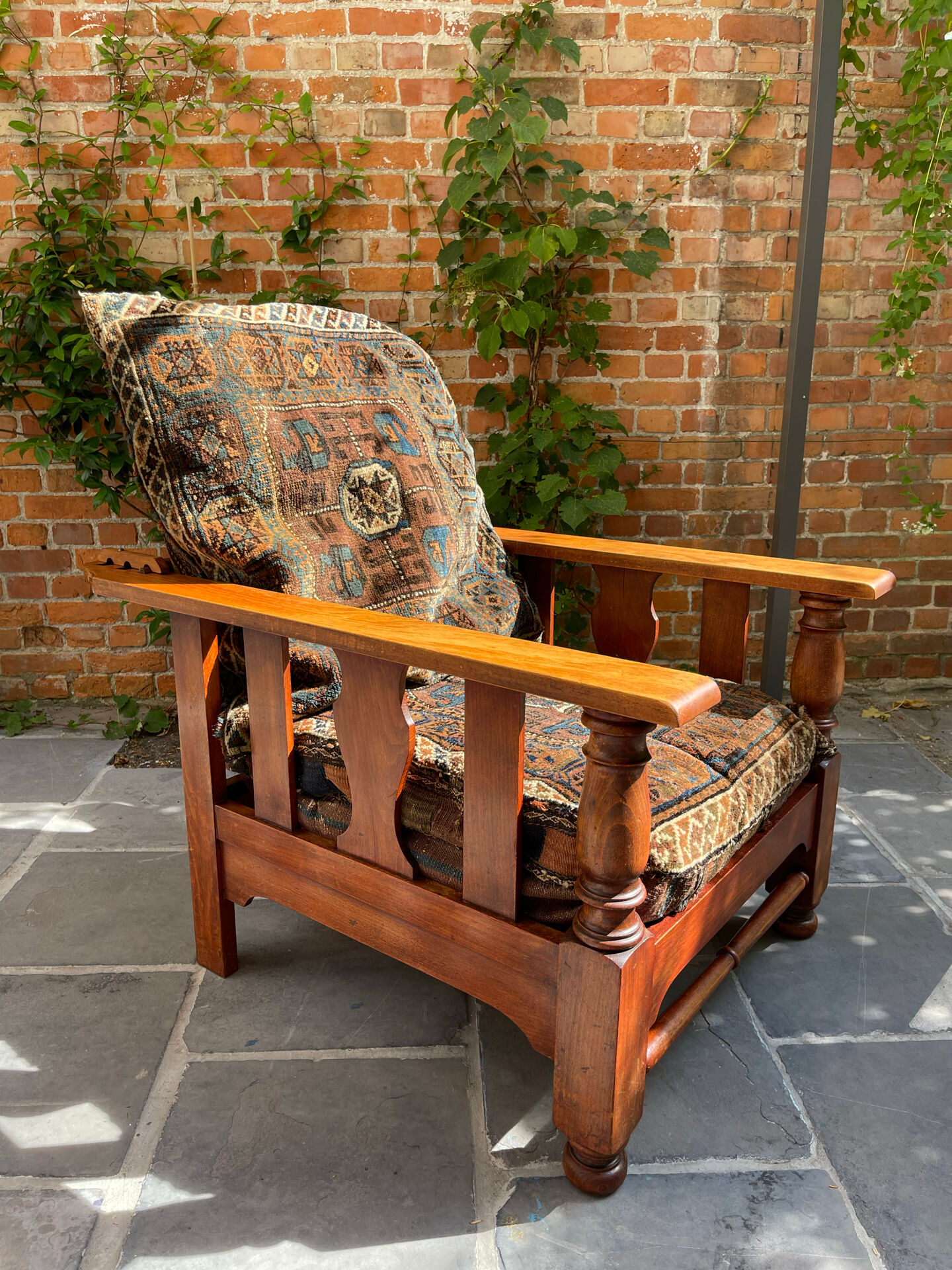 2 Armchairs with 2 Persian cushions