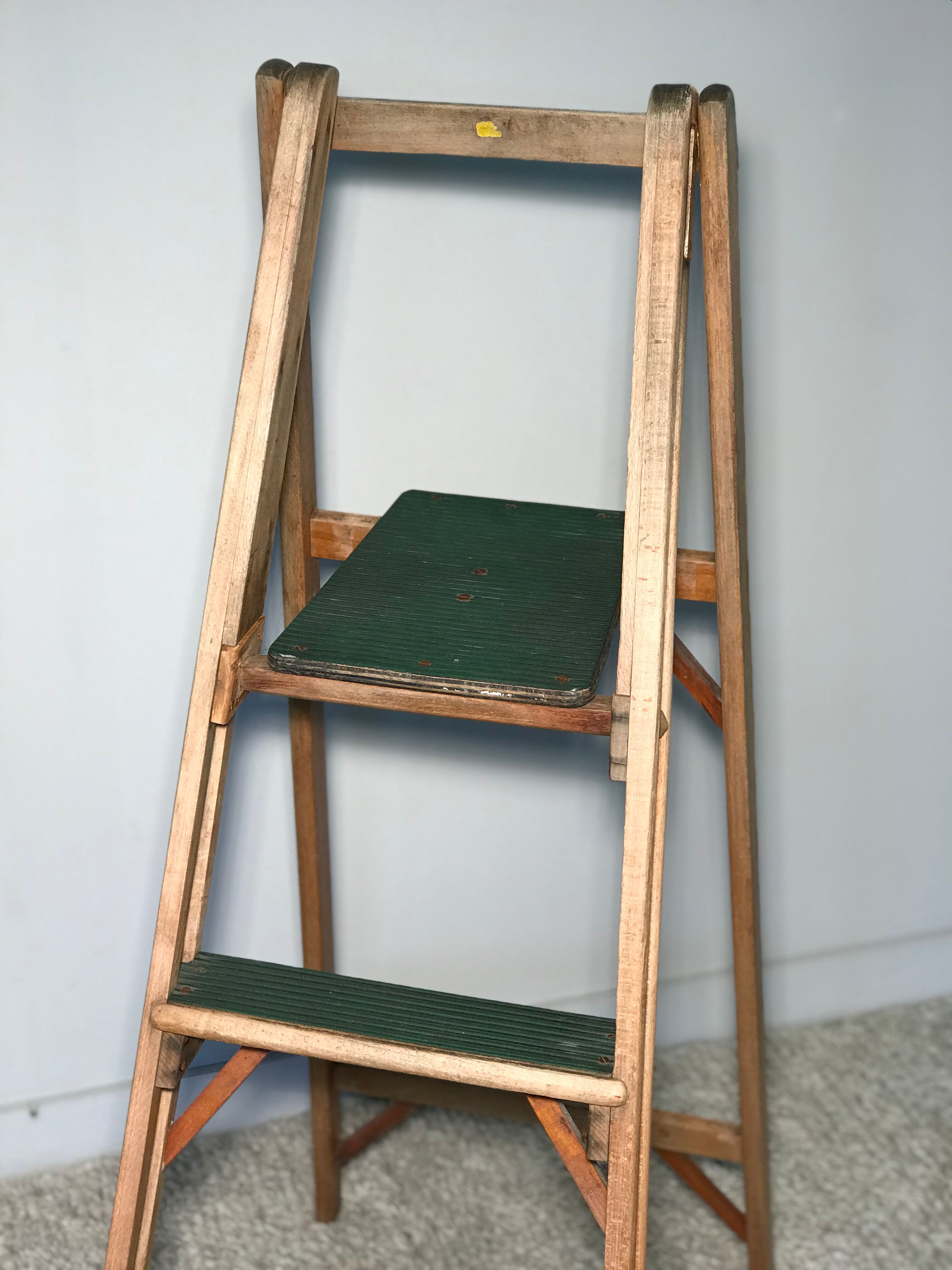Library ladder 1950