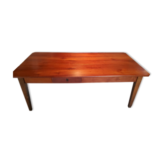 Cherry farm table of the nineteenth century spindle feet
