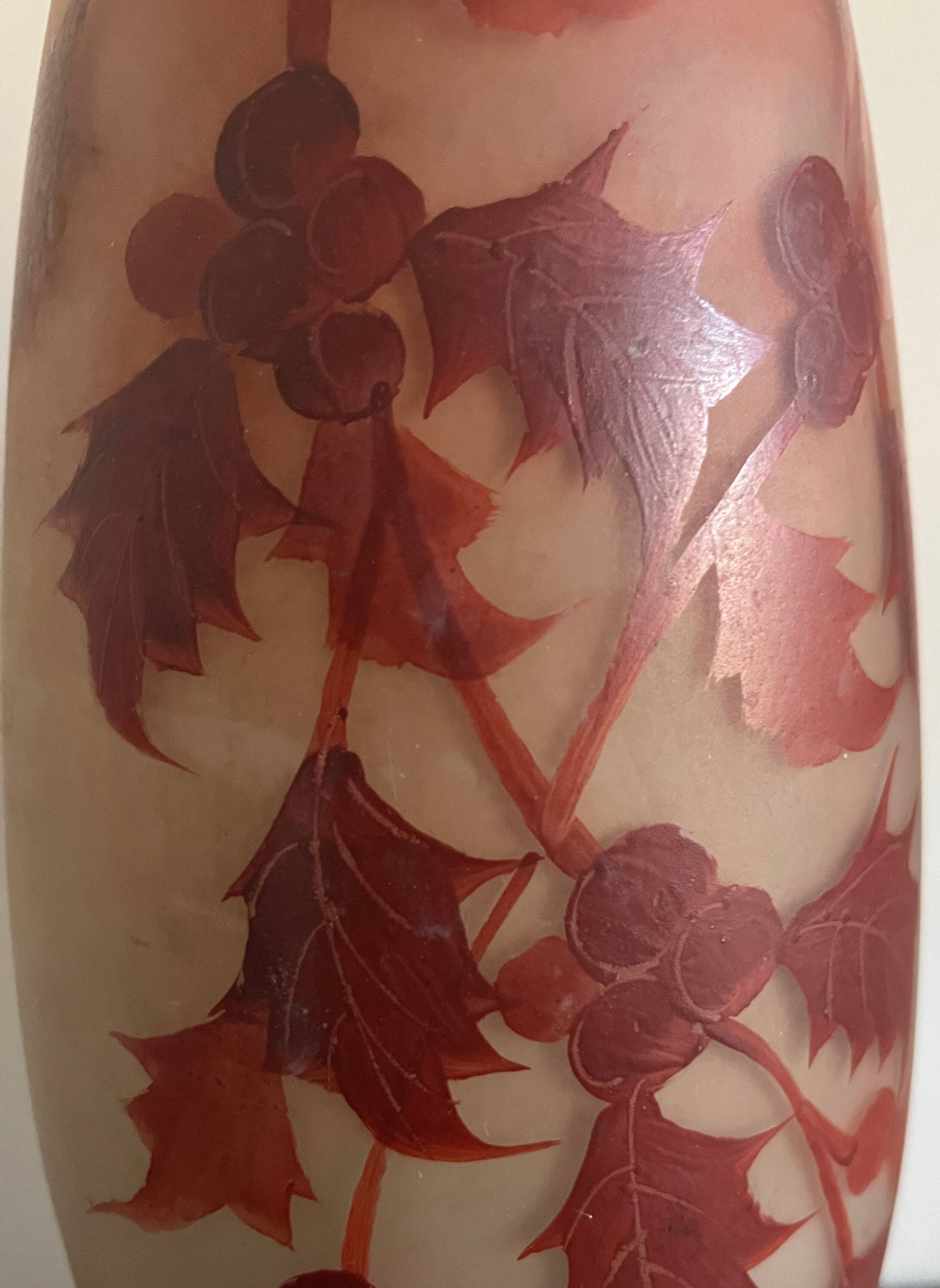 Pair of antique vases decorated with holly (early 20th century)