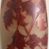 Pair of antique vases decorated with holly (early 20th century)