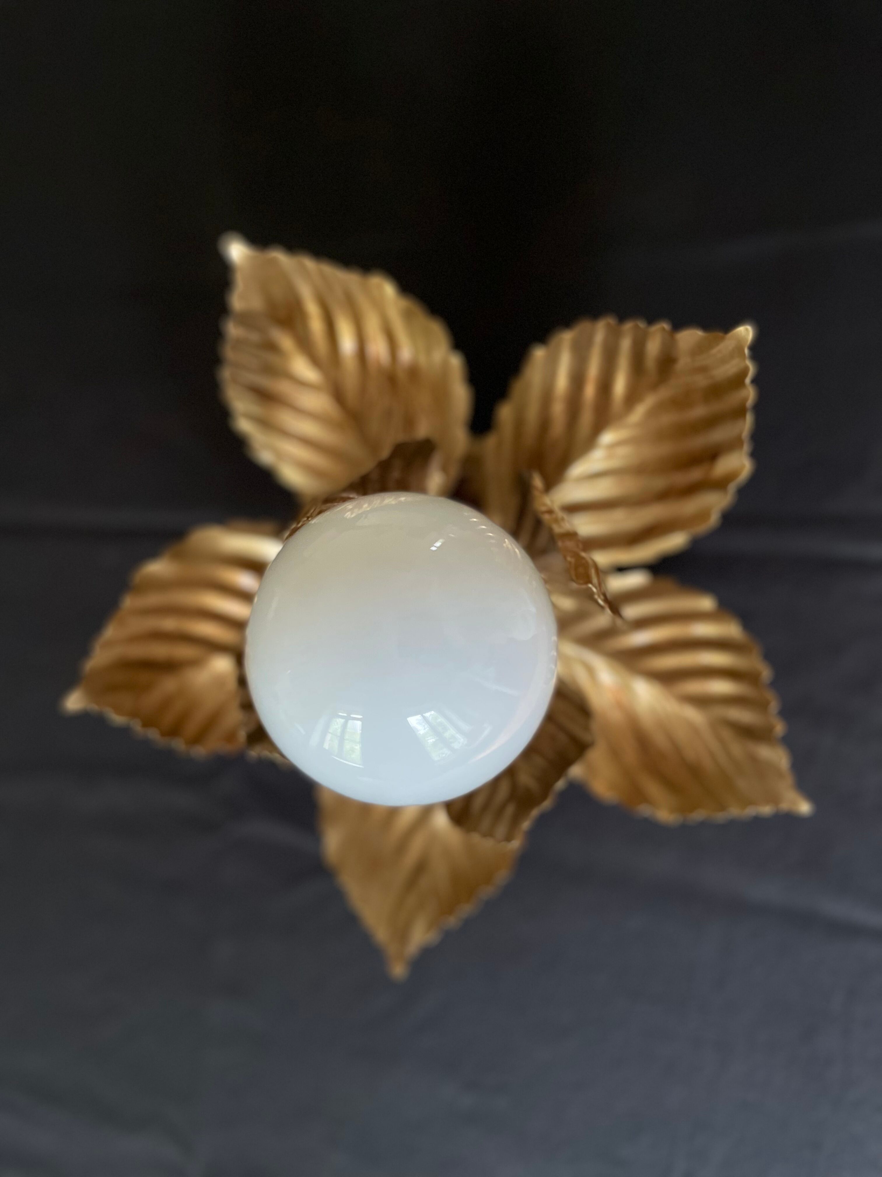 Wall lamp or ceiling lamp golden flower