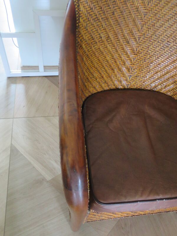Fauteuil en rotin tressé et bois exotique de style colonial, années 80