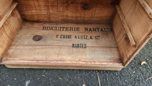 Ancienne meuble en bois 5 tiroirs fait en boîte publicitaire