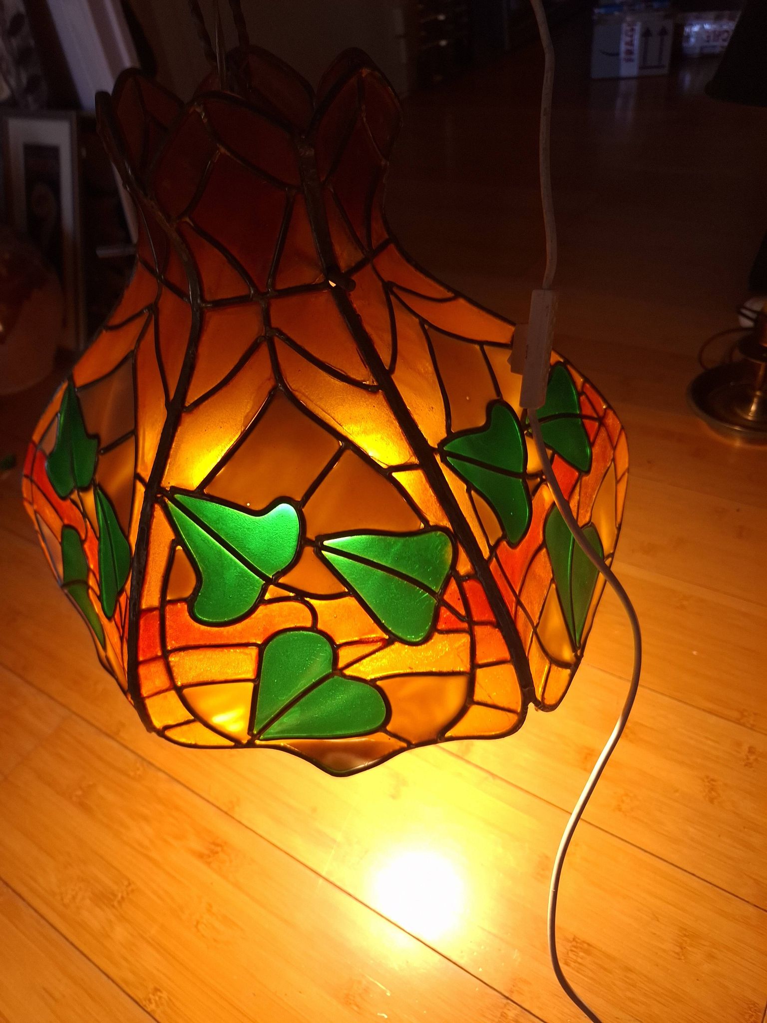Tiffany-style stained glass pendant light