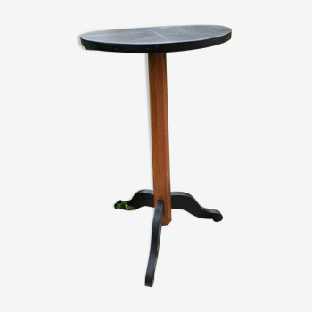 Tripod pedestal table