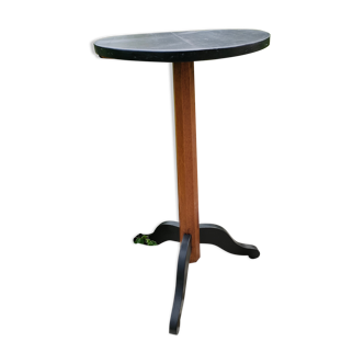 Tripod pedestal table