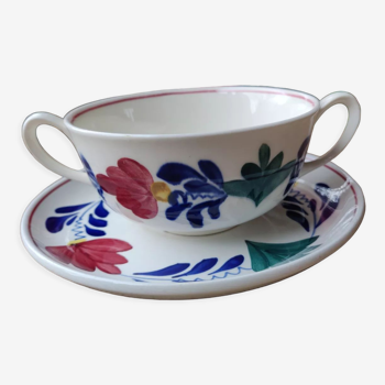 Tasse et soucoupe en porcelaine de Maastricht