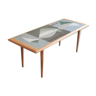 Table basse Suisse en céramique et hêtre des années 50