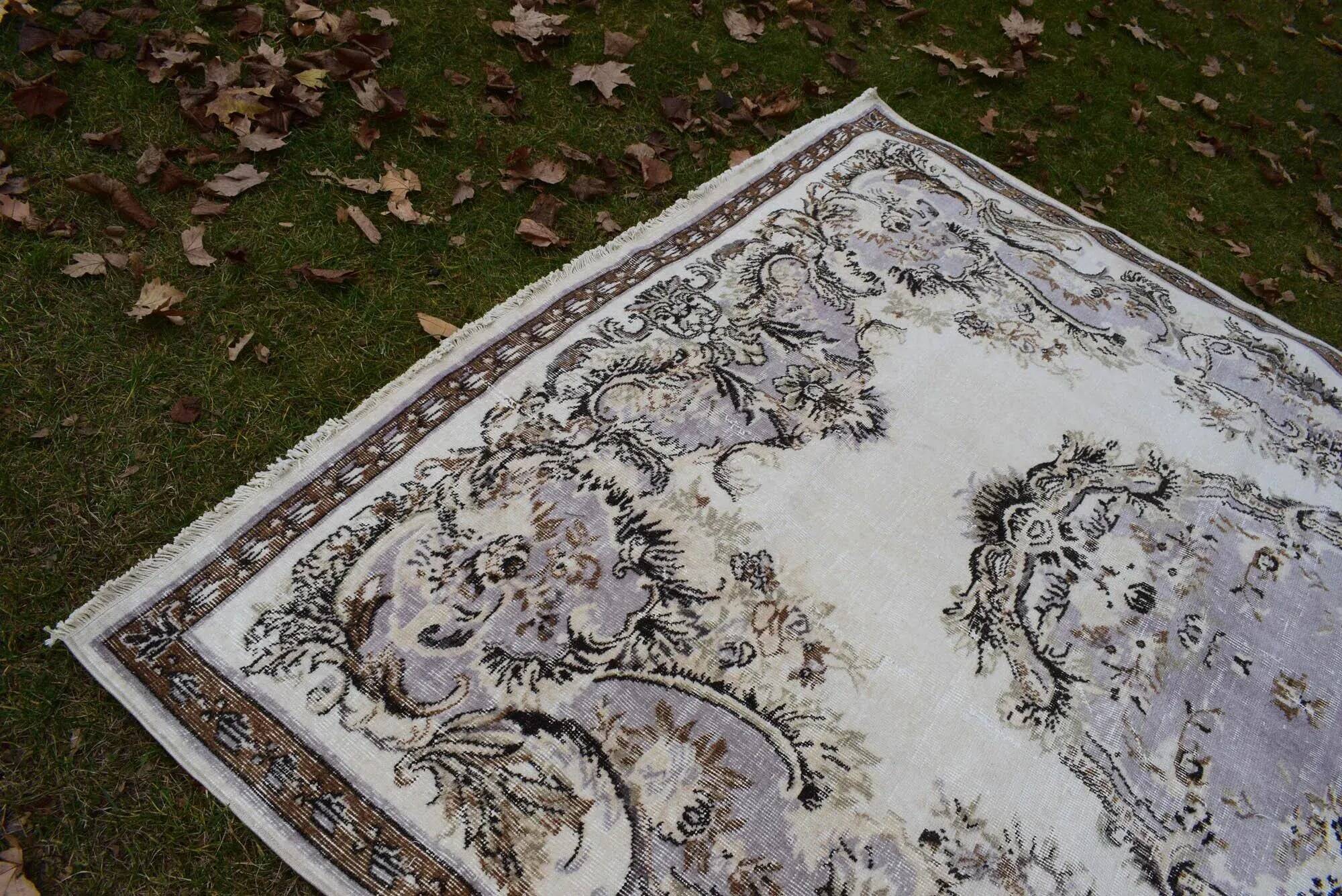 Vintage handmade Turkish rug 210x314 cm