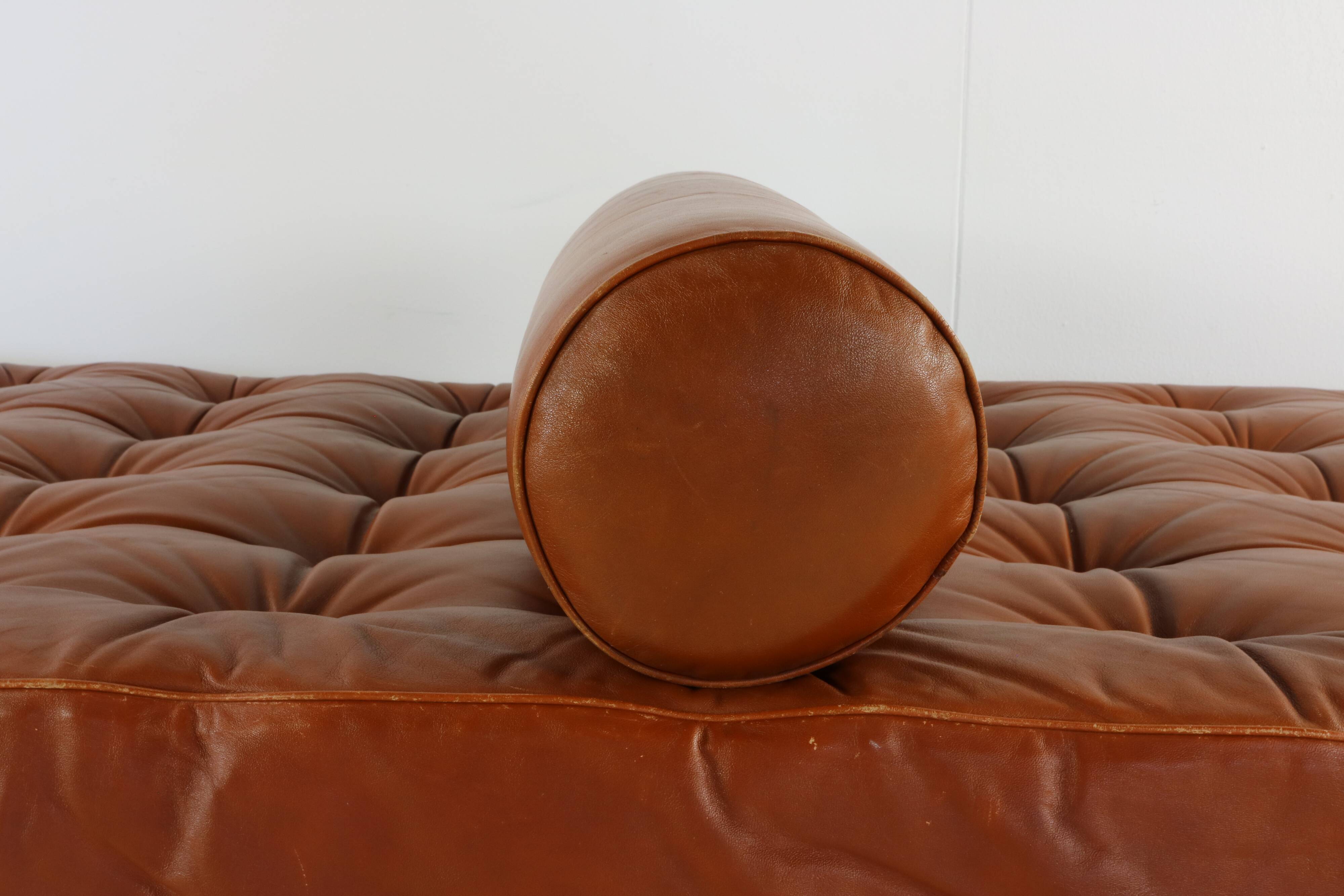 Scarce dutch design all leather daybed by Martin Visser for Spectrum Hollan