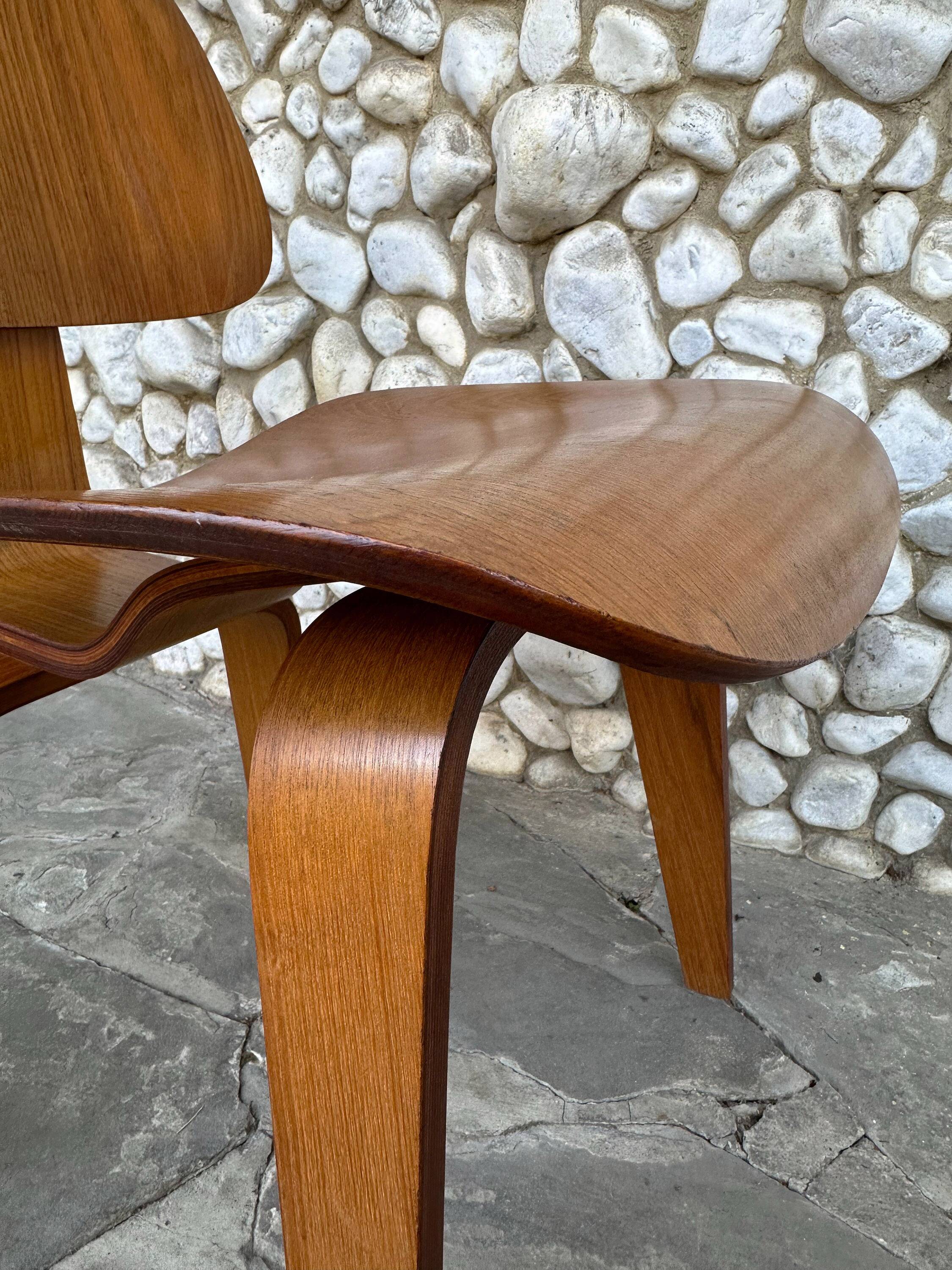 DCW chair in walnut by Charles & Ray Eames for Herman Miller, 1950-53