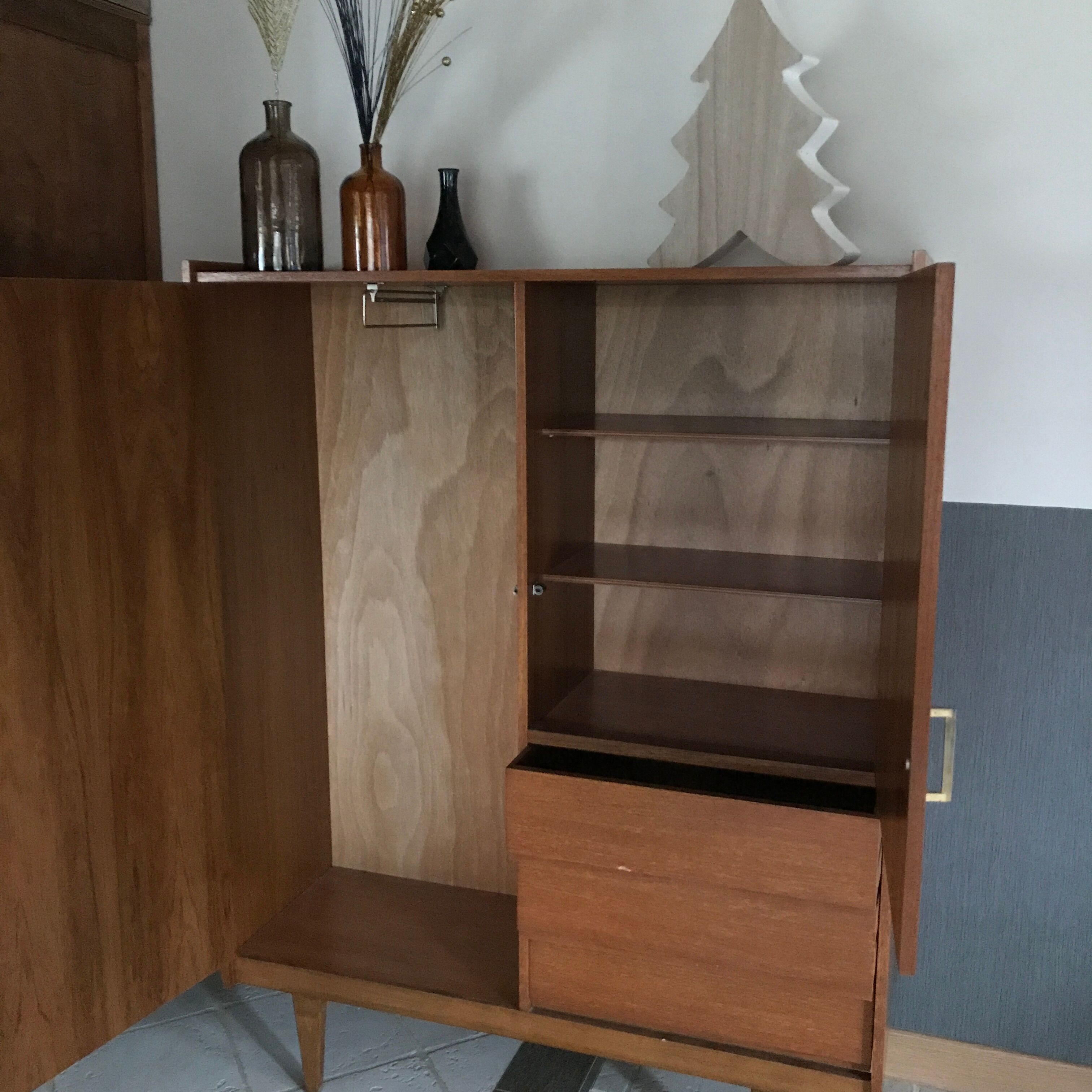 Vintage 60s cupboard