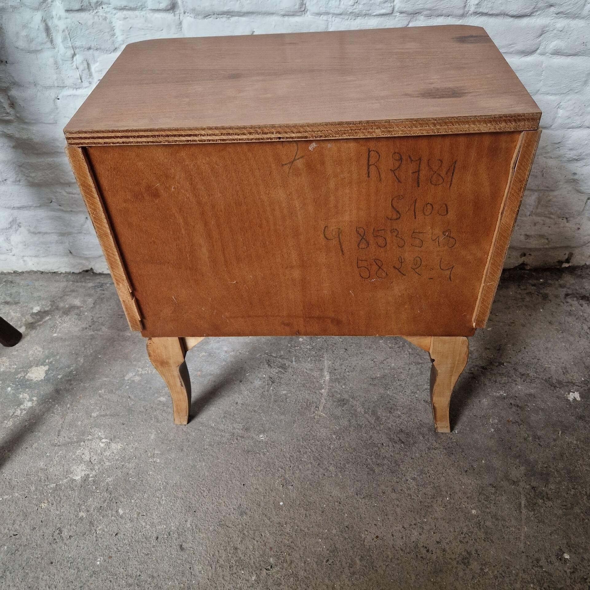 Small vintage Art Deco piece with 3 drawers, curved legs and caps.