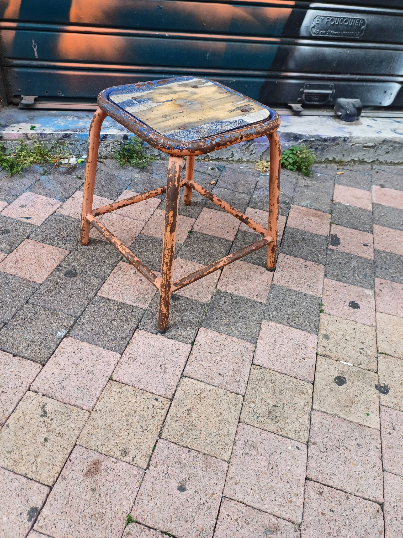 Tabouret carré atelier industriel tube métal et bois
