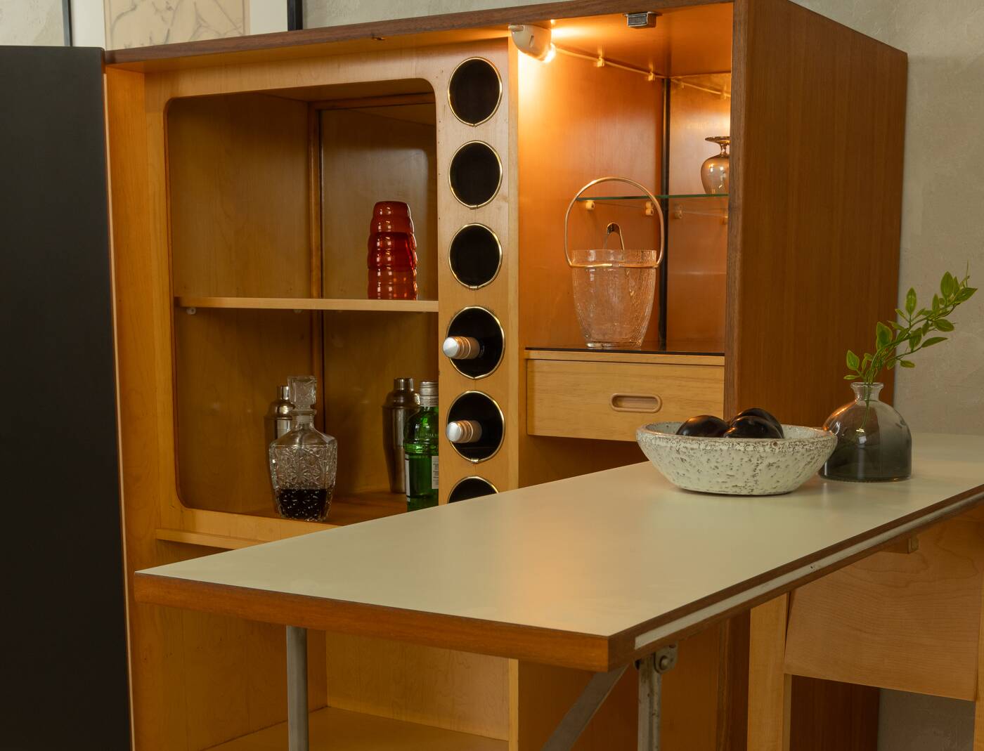 Extendable bar cabinet for the home, 1950s