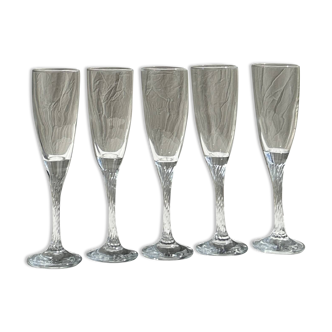 Set of 5 glass champagne flutes with twisted ribbed base