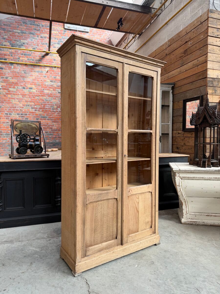 Vitrine en chêne début XXème