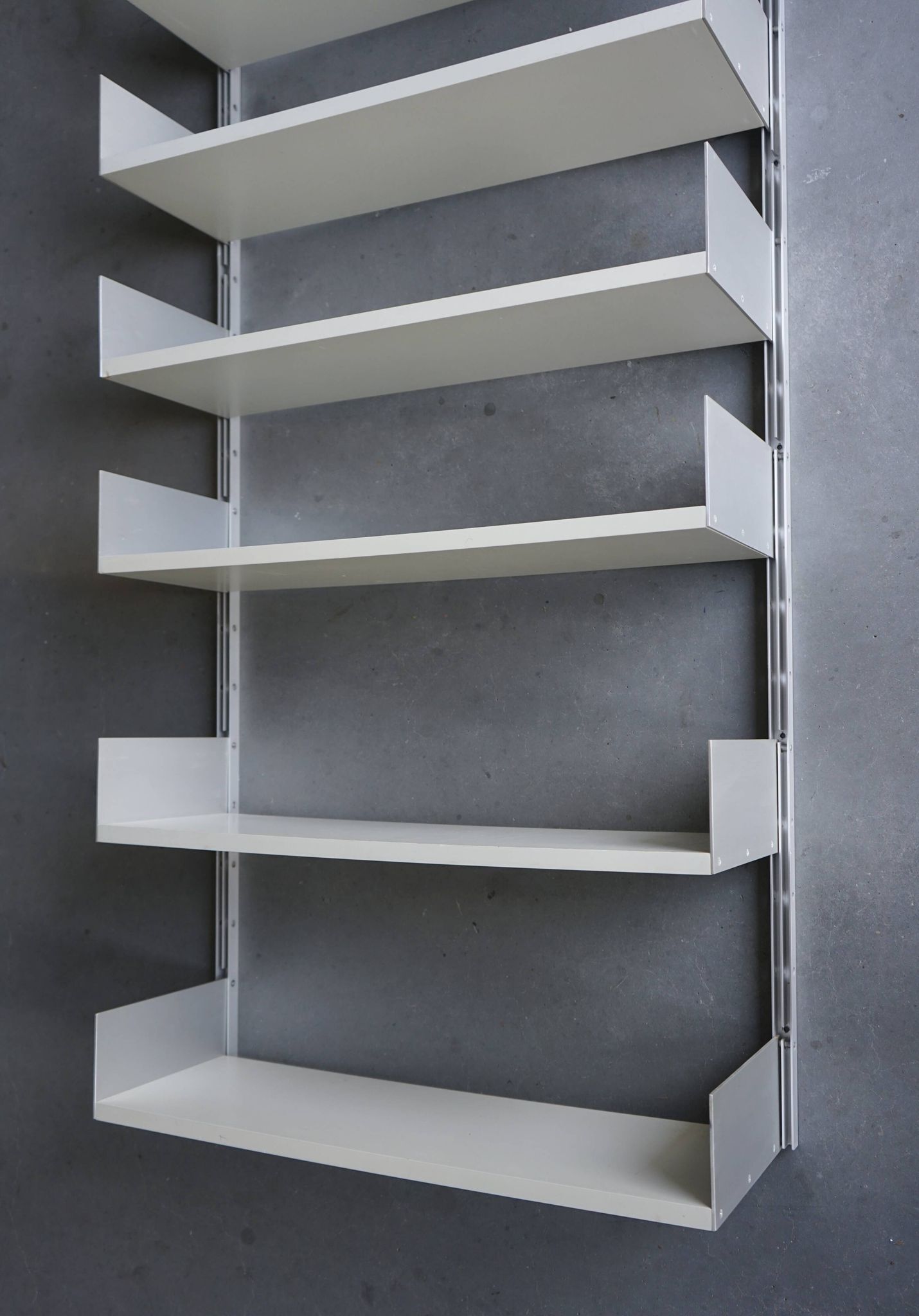 Wall Shelving Unit model 606 by Dieter Rams for Vitsoe. 1960s