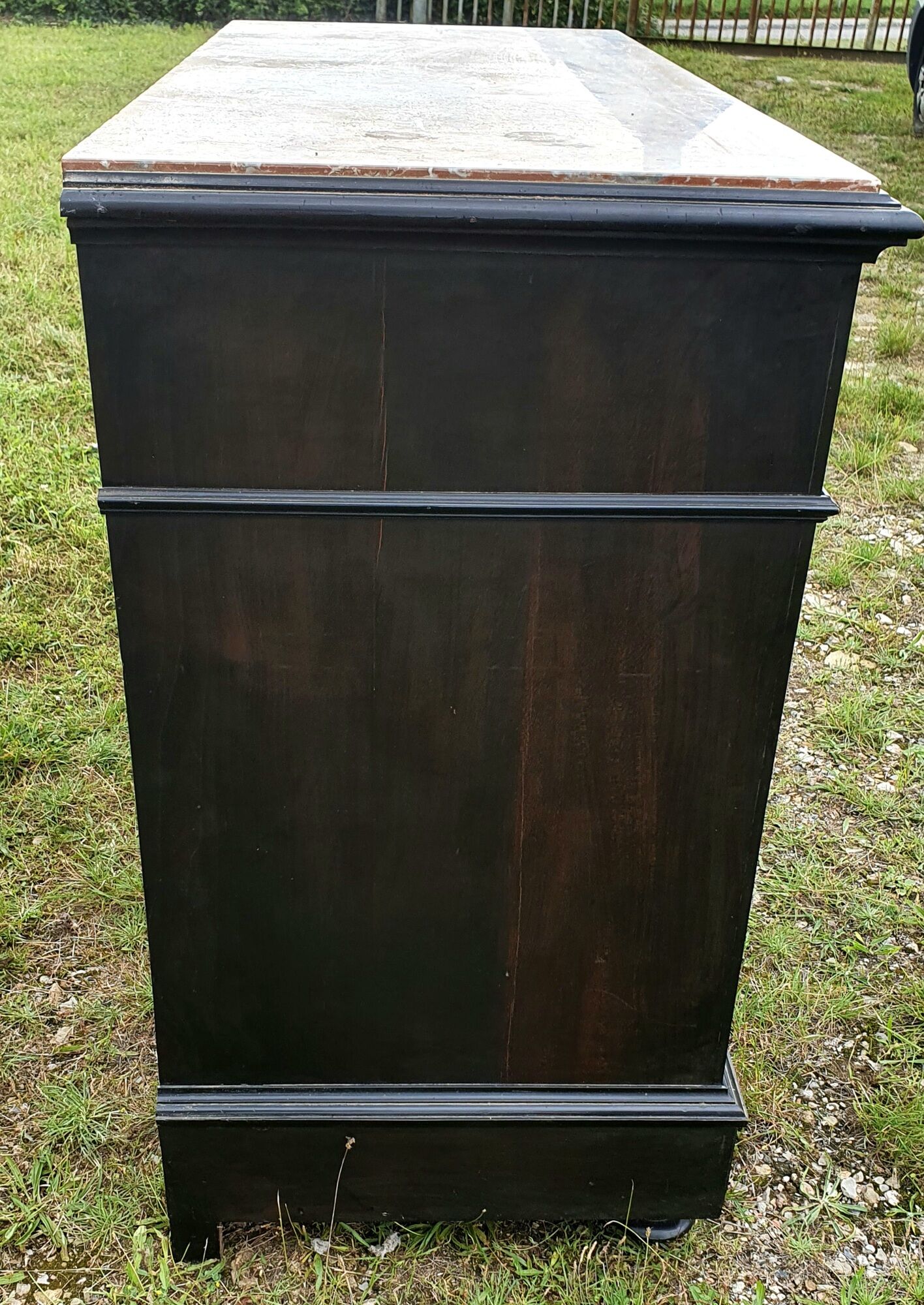 Blackened wooden chest of drawers with 5 drawers