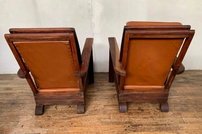PAIR OF BRUTALIST ARMCHAIRS IN TEAK AND VINTAGE COGNAC LEATHER FROM THE 1950S