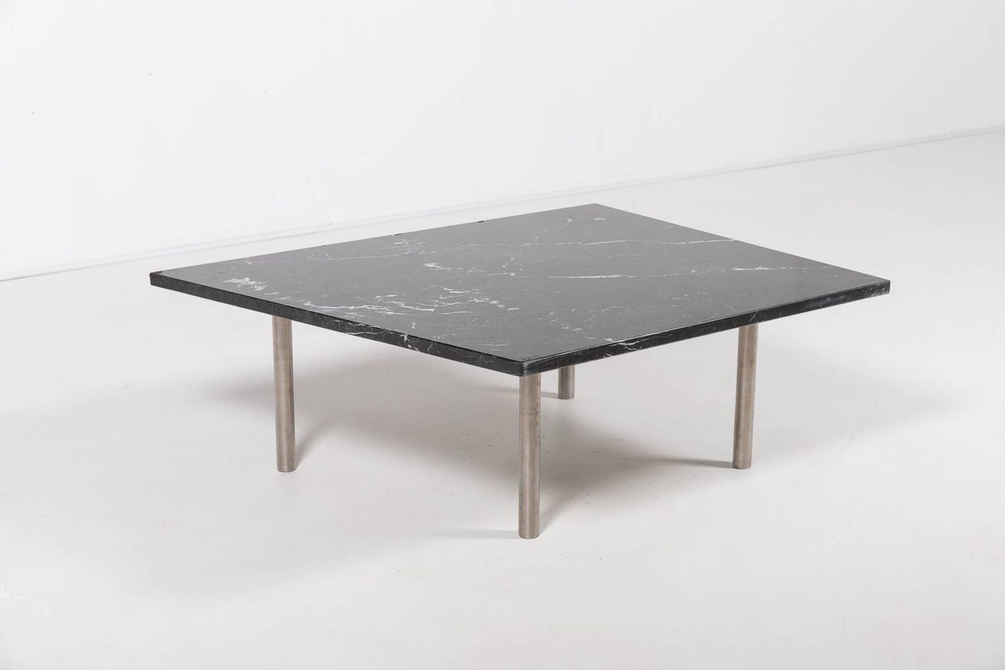 Table basse architecturale unique en marbre des années 1980, Italie