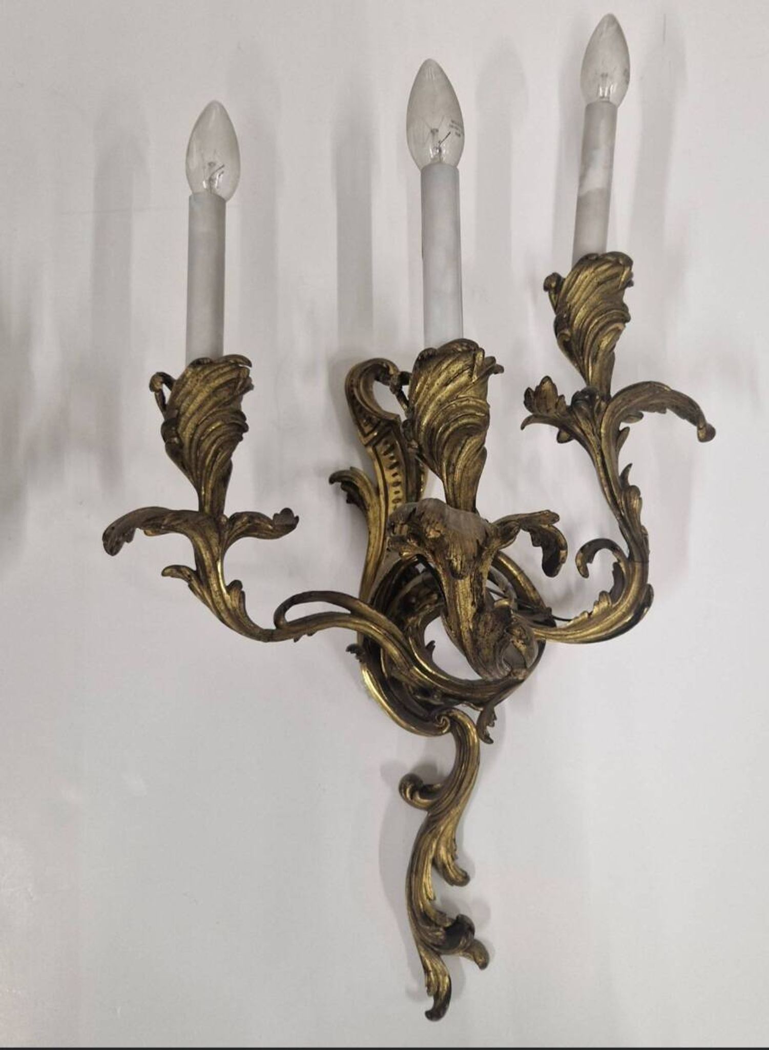 Grande Paire appliques de style Louis XV en bronze doré