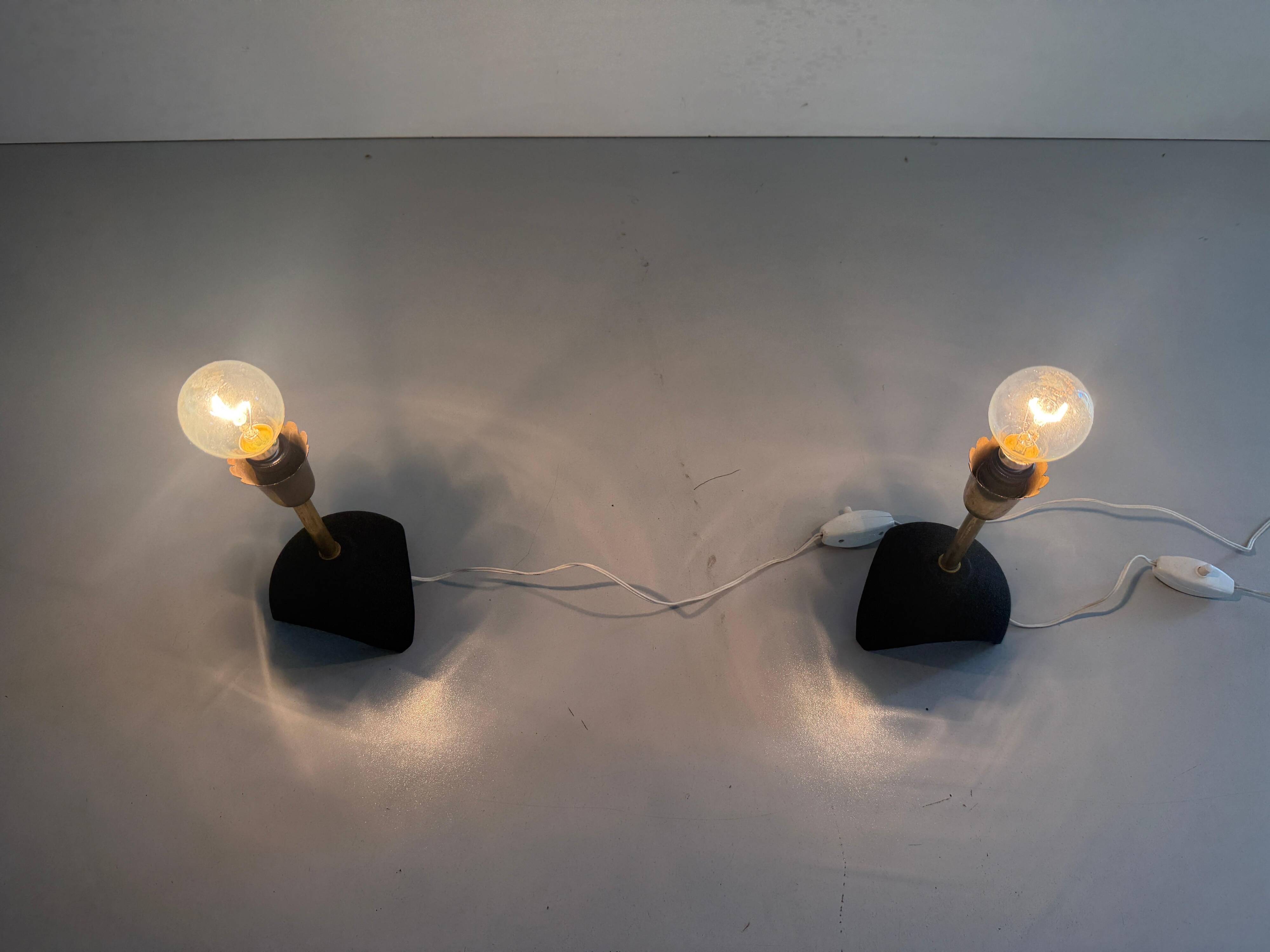 Pair of mid-century bedside lamps in brass and black metal, 1960, Italy.