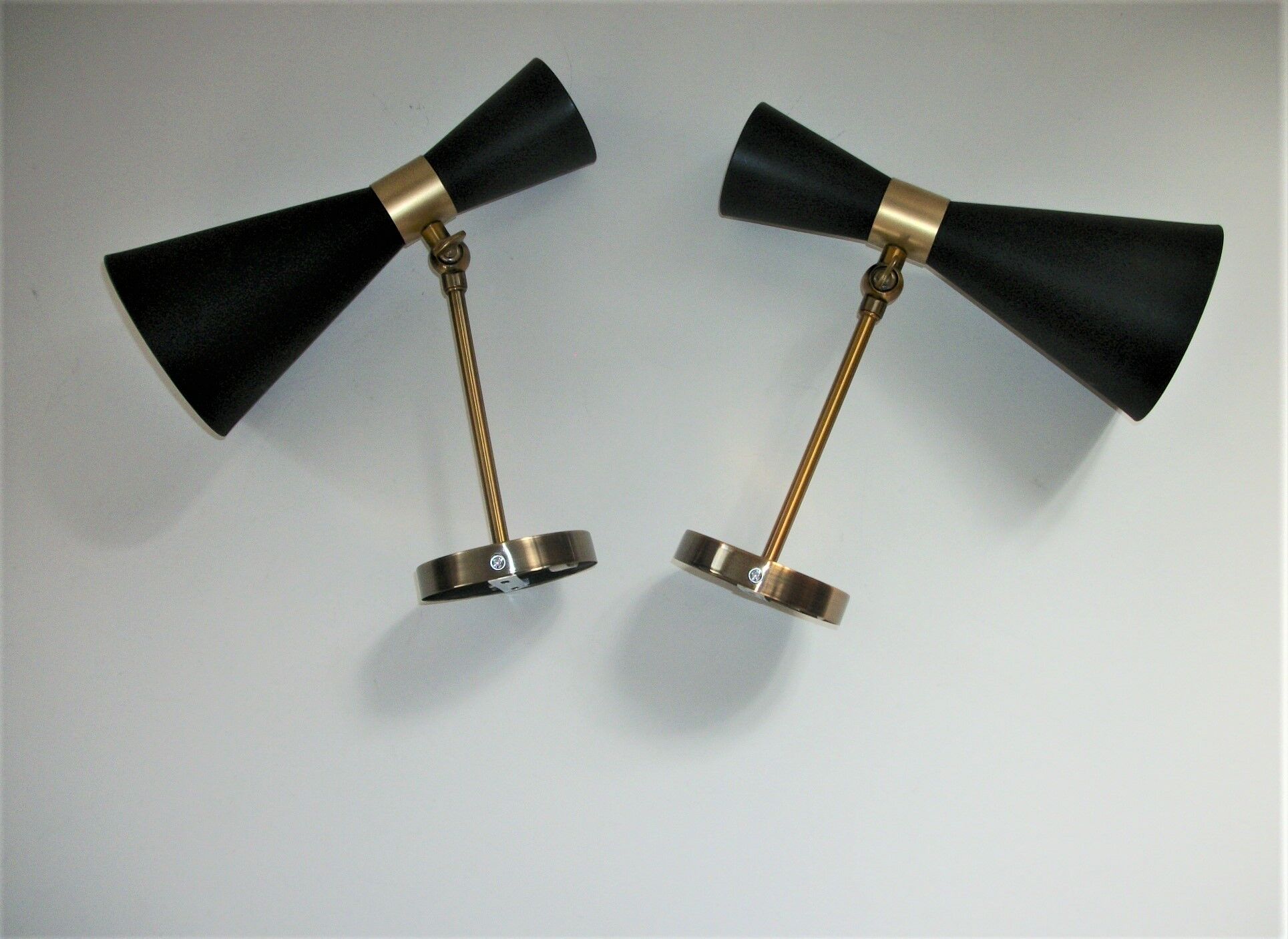 Pair of diabolo wall lamps