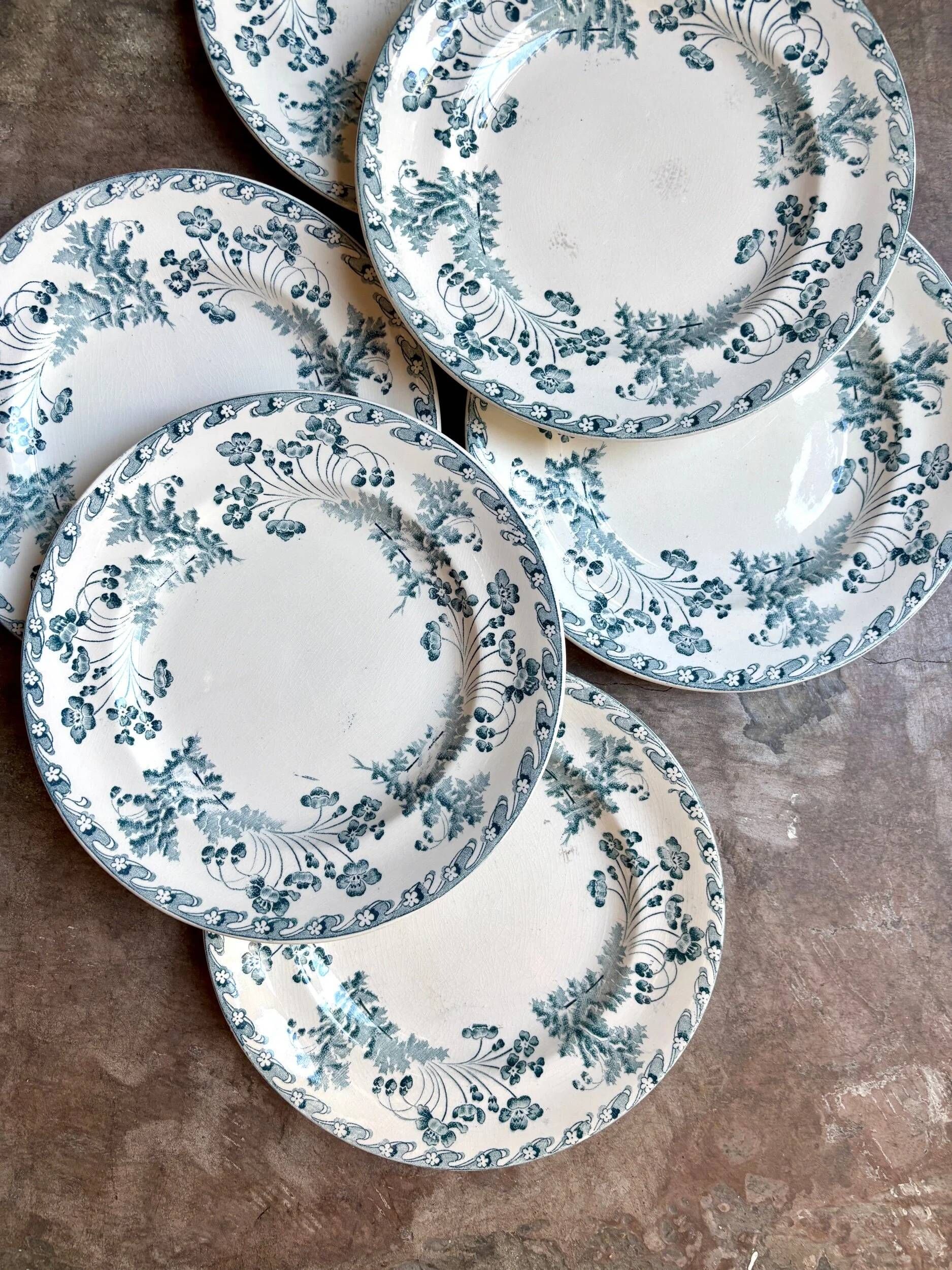6 assiettes plates Longwy en terre de fer bleue, service "Chartres"