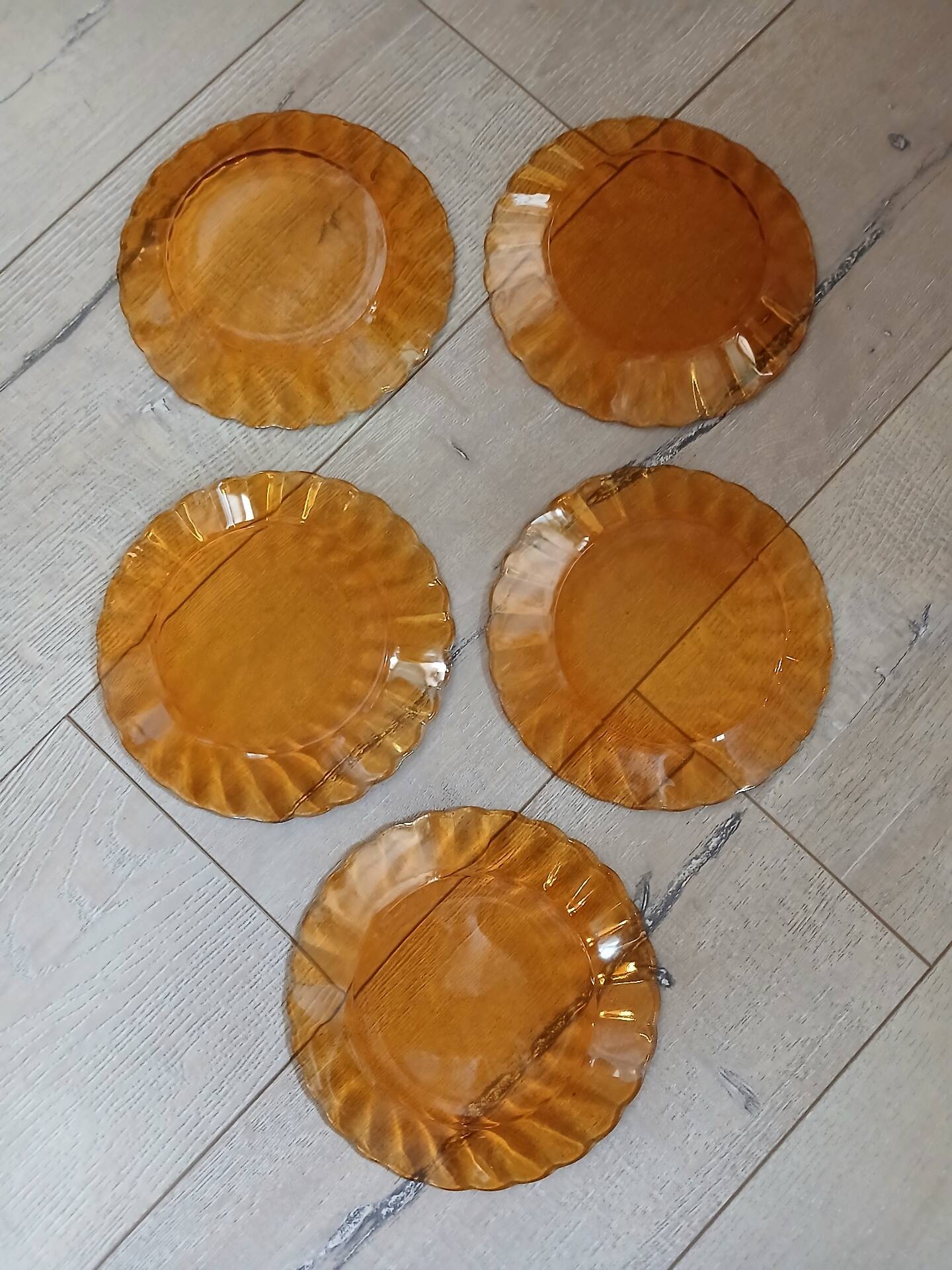 5 vintage Duralex dessert plates