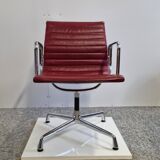 Ea 108 armchair by Charles & Ray Eames, Vitra edition