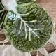 Plat serviteur en barbotine feuilles de chou