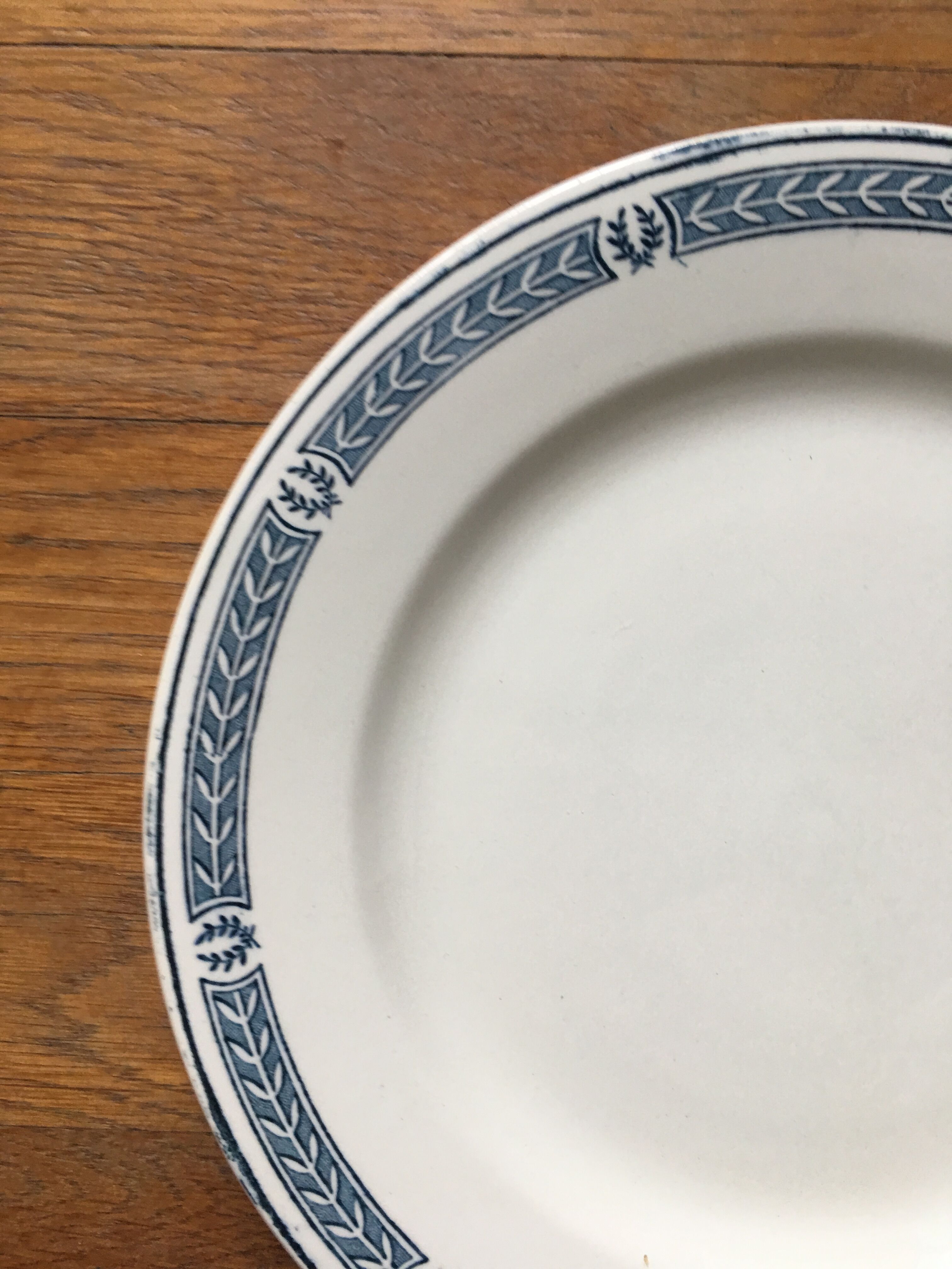 6 flat plates Terre de fer, Salins model Castellane